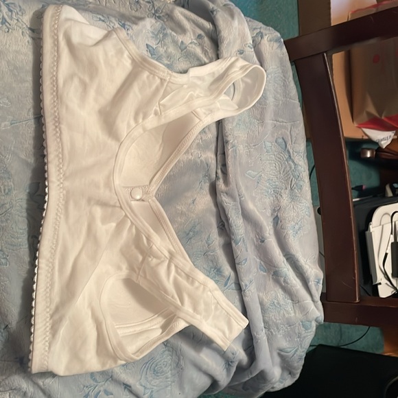 2 Daisy Bras - Picture 5 of 7